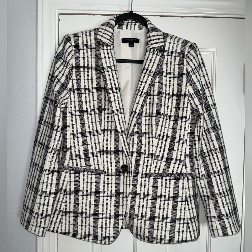 ANN TAYLOR The Hutton Blazer In Plaid Black & White Size 6P